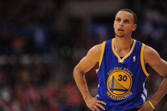 斯蒂芬库里在家里为自己老婆阿耶沙过生日,你觉得库里是个什么样的男人... 斯蒂芬库里在家里为自己老婆阿耶沙过生日,你觉得库里是个什么样的男人...