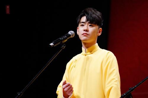 张云雷获得年度最具突破男歌手奖引质疑,“亚洲音乐盛典”究竟什么来头... 张云雷获得年度最具突破男歌手奖引质疑,“亚洲音乐盛典”究竟什么来头...
