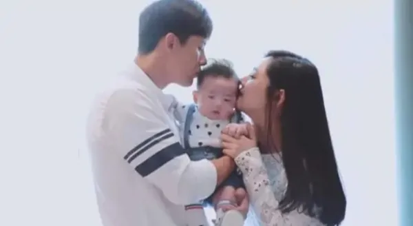 秋瓷炫跪求嫁于晓光,父母不出席婚礼,自言:愿做中国好媳妇,今近况如何? 秋瓷炫跪求嫁于晓光,父母不出席婚礼,自言:愿做中国好媳妇,今近况如何?