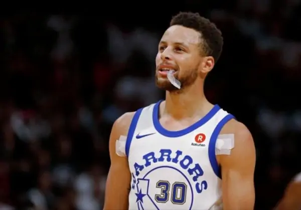 斯蒂芬库里在家里为自己老婆阿耶沙过生日,你觉得库里是个什么样的男人? 斯蒂芬库里在家里为自己老婆阿耶沙过生日,你觉得库里是个什么样的男人?