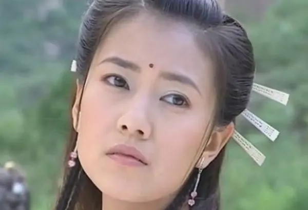 倚天屠龙记最后一集周芷若要张无忌答应的一件什么事